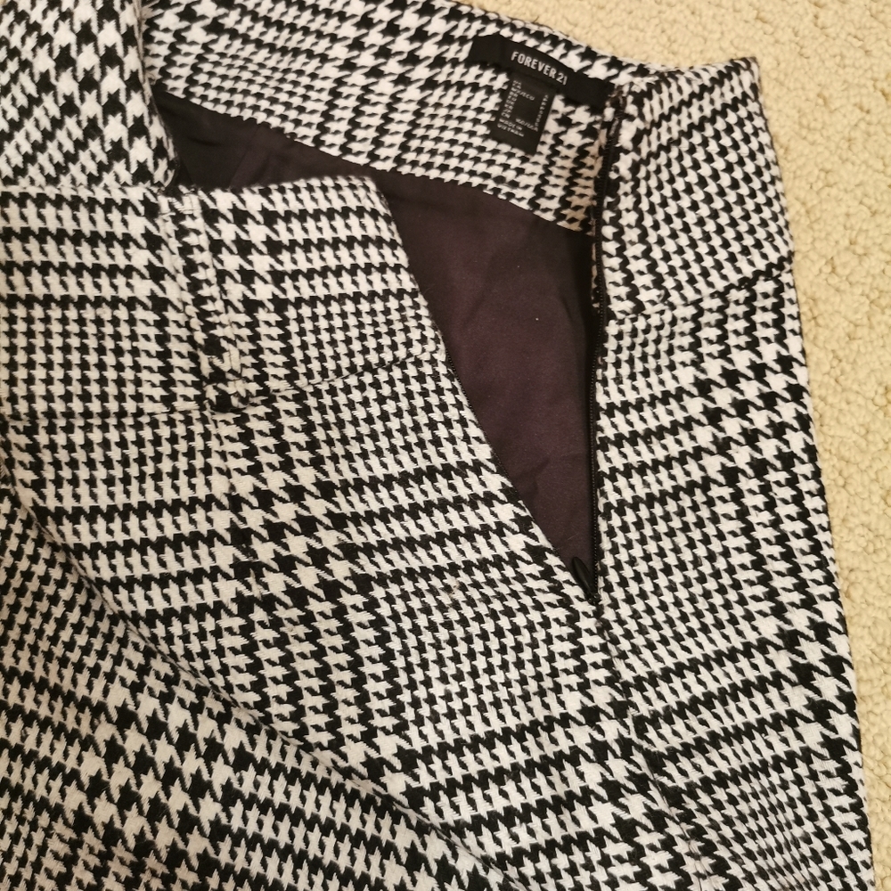 Mini Skirt - Picture 4 of 4
